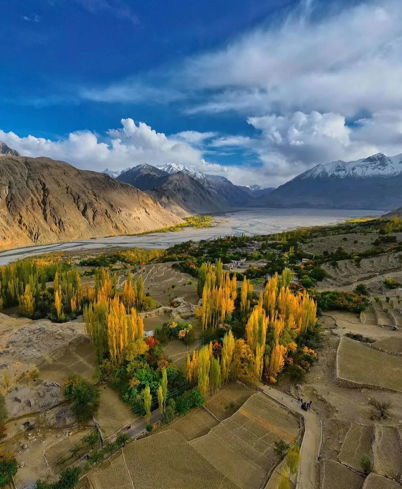 Seasonal moments during Autumn Colours of Gilgit-Baltistan